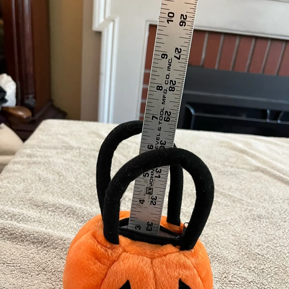 Pumpkin mini purse with zipper pocket. Halloween fun for‎ kids or grown ups!